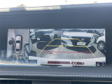 【パノラミックビューモニター】クルマを真上から見下ろした視点で駐車をサポートします!クルマの斜め後ろや真横など、いち早く障害物に気が付くことができます。