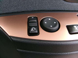ドアミラーの鏡面の調節、格納は運転席からすべて操作できます!