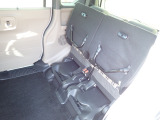 ◆チップアップ&ダイブダウン機構付【ULTR SEAT】は後席座面を左右分割で跳ね上げることができます。トランクで積載できない背の高い荷物をラクラク収納できます。ホンダ車ならではの人気装備です。