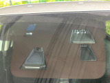 【スマートブレーキサポート】走行中に前方の車両等を認識し、衝突しそうな時は警報とブレーキで衝突回避と被害軽減をアシスト。より安全にドライブをお楽しみいただけます。