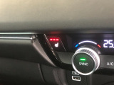 【シートヒーター】スイッチを押せば、座面と背もたれで体を温めてくれます♪
