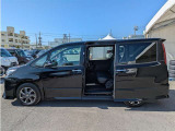 両側パワースライドドア付きだから、狭い駐車スペースなどでの 乗り降りラクラク!小さなお子さまのいるご家庭には嬉しい装備。