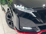 【LEDヘッドライト】悪天候や夜間走行時も良好な視界を確保し安心して運転できる高輝度LEDヘッドライトを装備!点灯速度が早く、消費電力も抑えられています。