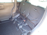 ◆チップアップ&ダイブダウン機構付【ULTR SEAT】は後席座面を左右分割で跳ね上げることができます。トランクで積載できない背の高い荷物をラクラク収納できます。ホンダ車ならではの人気装備です。