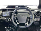 運転席まわりです。 各操作スイッチは使いやすい位置に配置されてます。