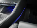 さりげなく心躍るライトアップを配備。夜の運転もなんだか楽しくなりそうです。