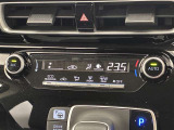オートエアコンは温度を設定するだけで、自動で風量などを設定してくれます。運転しながら操作も必要ないので、安全性も向上します。