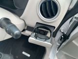 運転席、助手席の前にドリンクホルダ-が付いています!