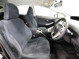 ゆったり室内で運転もしやすいです♪使い勝手の良い配置も考えられています!!