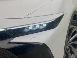 【LEDヘッドライト】悪天候や夜間走行時も良好な視界を確保し安心して運転できる高輝度LEDヘッドライトを装備!点灯速度が早く、消費電力も抑えられています。