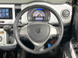 インテリアに合わせたデザインのステアリングは、運転される方のことも考え、運転しやすい形状、大きさです。是非一度、実際に触ってお確かめください。
