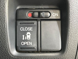 【パワースライドドア】スマートキーや運転席のスイッチでスライドドアの開閉が可能♪電動だから力を入れてドアを開ける必要が無く、小さいお子様でも、重い荷物を持っている時もラクに開け閉めできます♪