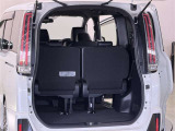 荷室はシートアレンジを行うことで広い荷室にすることが可能です 様々なシーンで活躍できますね
