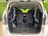 普段のお買い物や通勤、送迎等に十分な荷室スペースを確保しております。セカンドシートを倒すと、大きな荷物の積載も可能です♪