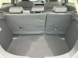 日常の使用に十分な広さの荷室です♪簡単な操作でシートアレンジもできます♪