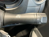 車外の明るさに応じでライトを点灯、消灯してくれるオートライト機能です☆お天気の良い昼間のトンネル走行などオートにしてると便利で安心です☆エンジン停止時にライトの消し忘れも無くなります☆