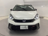 LEDヘッドライトを装備しています。LEDヘッドライトはとても明るく、雨の日や夜間走行も安全・安心です。オートライトコントロール付きで周囲の明るさに応じて自動で点灯・消灯します
