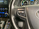 運転中、オーディオの操作をしてて、ハッとしたことはありませんか?ステアリングスイッチは、運転中でもハンドルでオーディオの操作が可能です。安全なドライブをサポートします。
