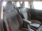 【運転席】スポーツシートでドライバーの体にフィットし、運転をしっかりとサポートしてくれます!