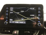 メモリーナビを装備。タッチパネル式で使いやすく、お出かけもラクラクです。