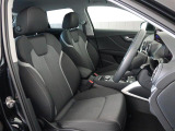 Audi車はどの車種も全てレザーハンドルです。そこにはAudiのこだわりがあり質感の高いレザーでしっかりと手に馴染み、高級感を演出します。