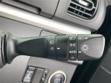 【オートライト(AUTO)】外の明るさをシステムが感知して、自動でヘッドライトが点灯します!ヘッドライトをつけ忘れを防ぐ便利機能です。
