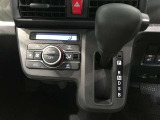 オートエアコンです。温度設定ができます。冷え性の方が乗っても安心ですね♪