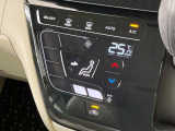 【オートエアコン】一度お好みの温度に設定すれば、車内の温度を検知し風量や温度を自動で調整。暑い&hellip;寒い&hellip;と何度もスイッチ操作をする必要はありません。快適な車内空間には必須の機能ですね♪
