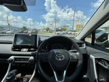前方をしっかり見渡せる視界!運転時の安心感につながる、RAV4ならではの視界の良さが魅力です!