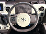 【純正革巻きステアリング】上質な革を使用することで、手にしっかり馴染みとても運転しやすいハンドルです♪