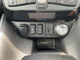 運転席と助手席のシートヒータースイッチです。USB電源ソケット、タイプCが装備されています。