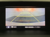 バックでの車庫入れも安心です!リアカメラが付いているバックモニター付のナビを装備しております。操作線もついており距離感も画面から確認できます。
