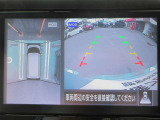 ナビ画面にアラウンドビュ-モニタ-の映像を映し出しています。  狭い場所での車庫入れをサポ-トしてくれる便利アイテムです。