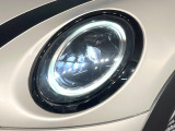 ●LEDヘッドライト:夜間走行時も良好な視界を確保し安心して運転できる高輝度LEDヘッドライトを装備!点灯速度が早く、消費電力も抑えられています。