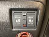 リアドアは乗り降りに便利な両側電動スライドドアです。また運転席に座っていながらスイッチ操作で自在にスライドドアを開け閉めできます。