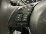ステアリングにオーディオ操作スイッチが付いています。オーディオ画面に直接タッチしなくても操作が出来ますので、運転に集中できます。
