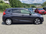 高効率なエンジンをモーターがアシストして走行中の燃費消費を抑えるハイブリッド。停車中もアイドリングストップにより燃費消費と排出ガスをなくします。