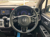 【純正革巻きステアリング】上質な革を使用することで、手にしっかり馴染みとても運転しやすいハンドルです♪