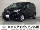 フリードHV Gホンダセンシングです。2列目キャプテンシートのこの車両は、パワースライドドアや、オートエアコン、スマートキー等の充実装備に、ホンダセンシングを搭載した6人乗です。