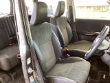 セパレートのフロント運転席は、パワーシートです。