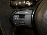 【ステアリングリモコン】ステアリングにオーディオ調節可能なスイッチが装備されていますので運転中でも視線をそらさずにオーディオの調節が可能です!