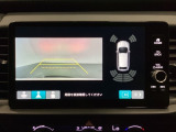 バックでの車庫入れも安心です!リアカメラが付いているバックモニター付のナビディスプレイを装備しております。バンパーについているソナーや、操作線もついており距離感も画面から確認できます。