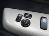駐車時や狭い道でのすれ違い時に気を使うミラー。電動格納式ドアミラーはそんな時に便利です。