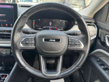 操作性の良いハンドルで運転中のストレスも軽減されます。