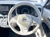 インテリアに合わせたデザインのステアリングは、運転される方のことも考え、運転しやすい形状、大きさです。是非一度、実際に触ってお確かめください。