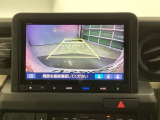 バックモニター付きで、車庫入れやバック時の後方確認をサポート。