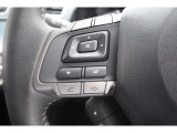 ステアリングオーディオリモコン 運転中でも音量調整やモード変更などハンドルから手を離さなくても操作が可能です。
