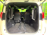普段のお買い物や通勤、送迎等に十分な荷室スペースを確保しております。セカンドシートを倒すと、大きな荷物の積載も可能です♪