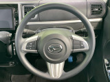 インテリアに合わせたデザインのステアリングは、運転される方のことも考え、運転しやすい形状、大きさです。是非一度、実際に触ってお確かめください。