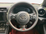 【純正革巻きステアリング】上質な革を使用することで、手にしっかり馴染みとても運転しやすいハンドルです♪